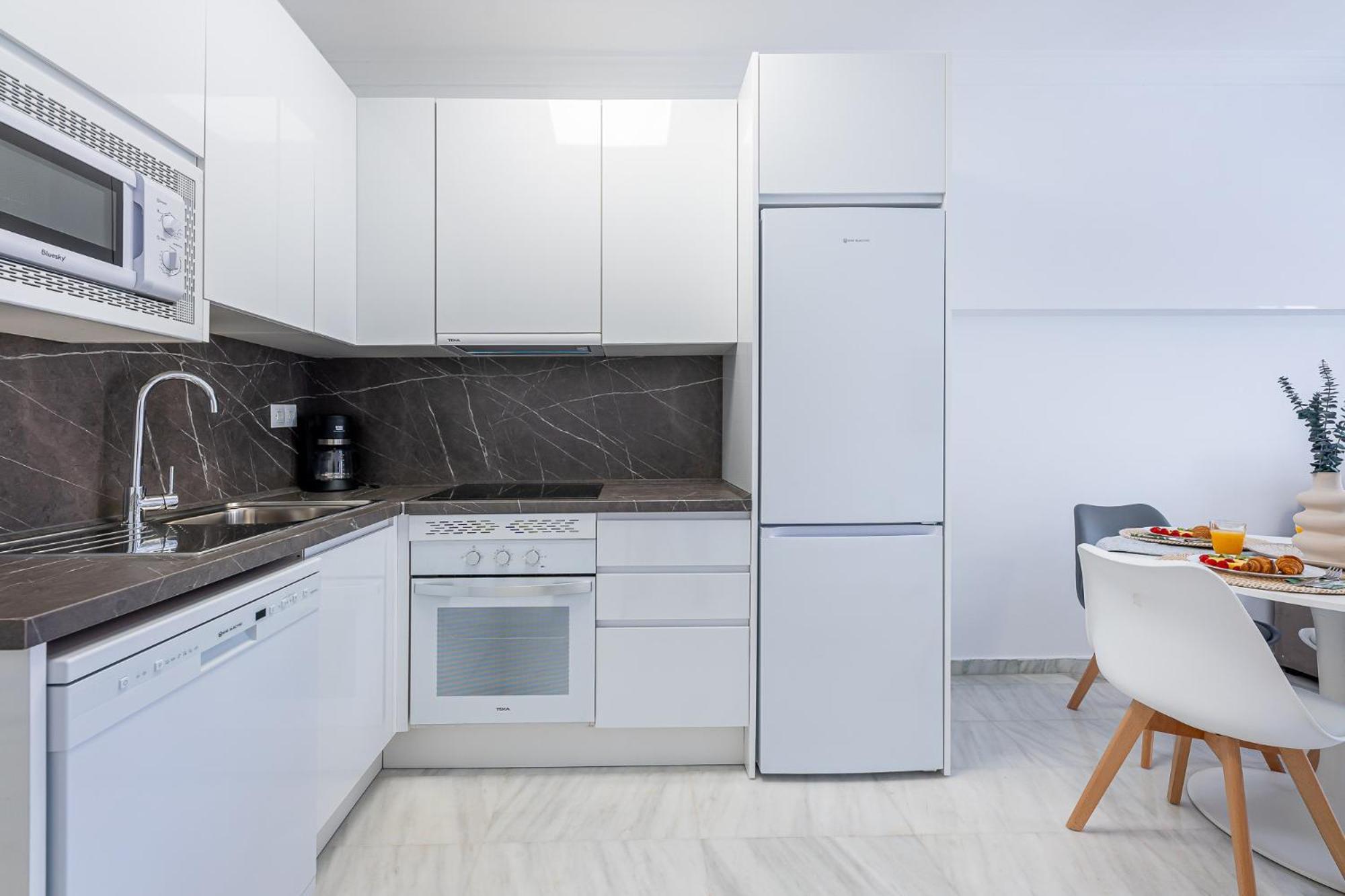 797 Holiday Rentals - Apartamento En Pueblo Quinta A 1 Min De La Playa 贝纳尔马德纳 外观 照片